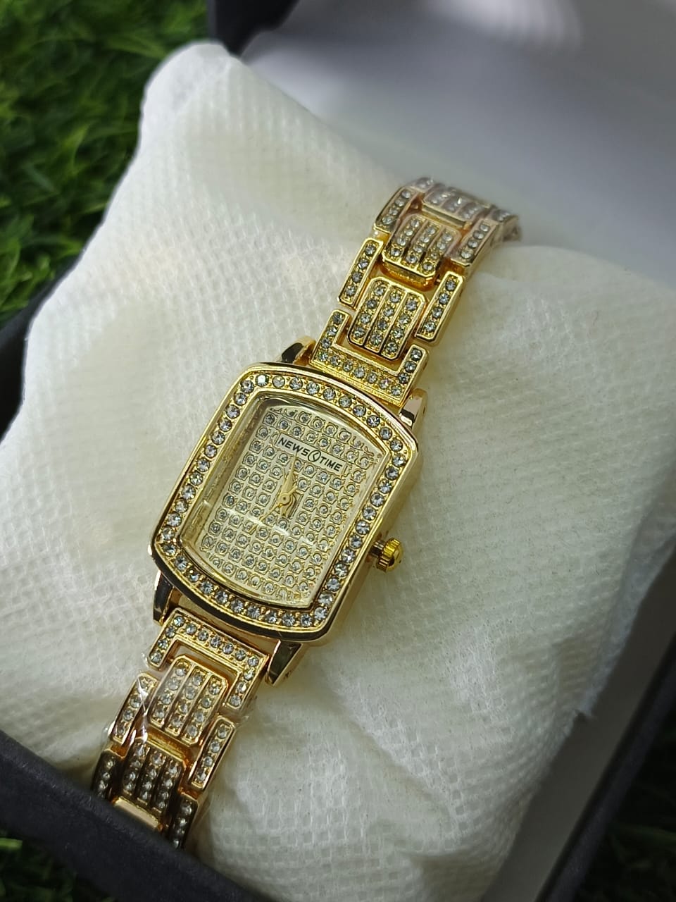 News Time Luxury Gold Crystal Watch