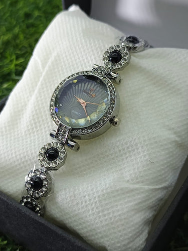 Naviforce Elegant Crystal Floral Bracelet